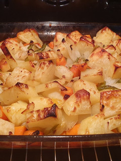 Una foto de Patatas al Horno, con un toque Gaditano