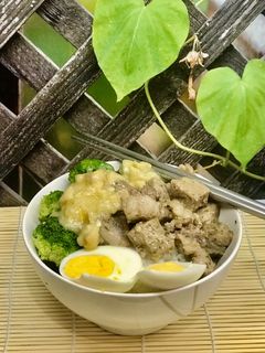 Foto resep Saikoro Beef Rice Bowl (Saus Jamur)