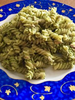 Una foto de Espirales al pesto con atún