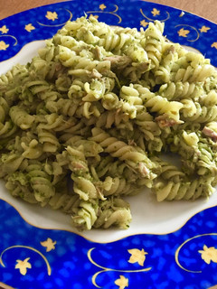 Una foto de Espirales al pesto con atún