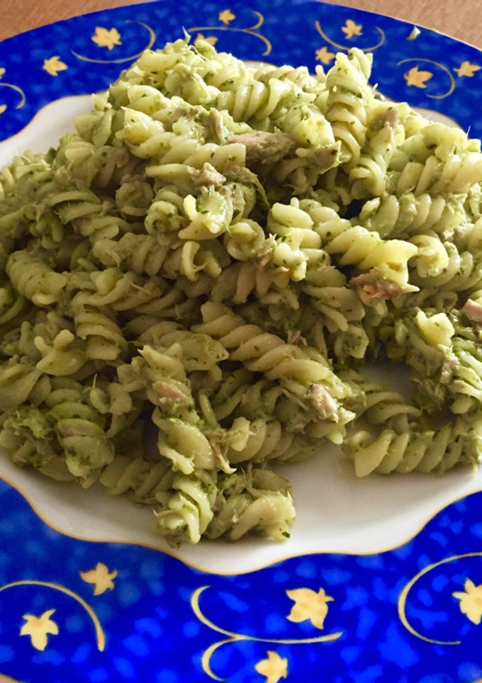 Una foto de Espirales al pesto con atún