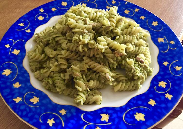 Espirales al pesto con atún