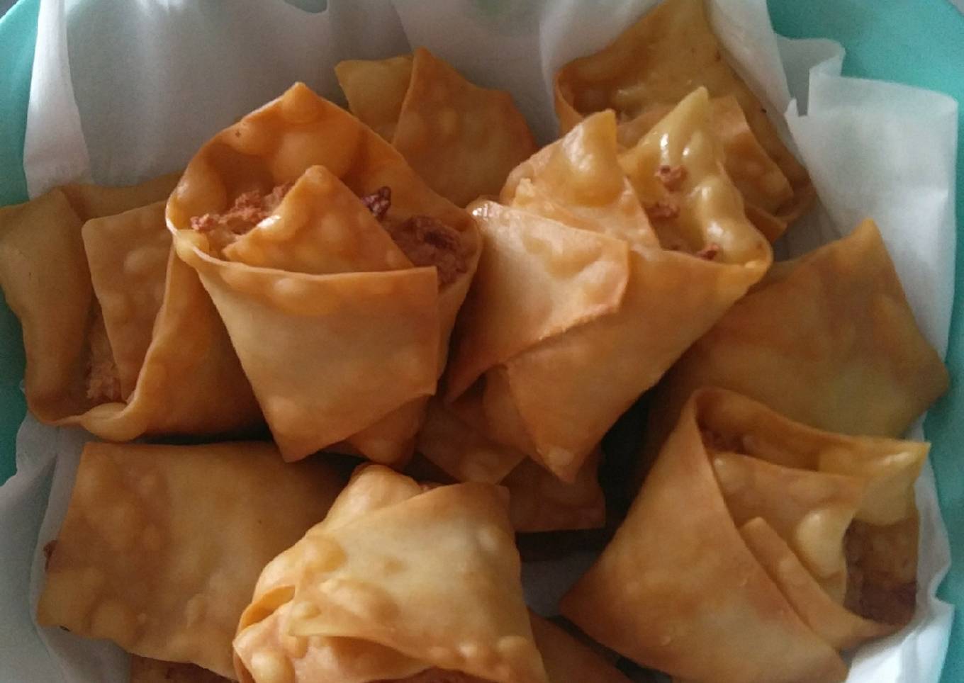 Kulit pangsit isi tahu kornet
