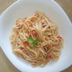 A picture of Tomato basil pasta.