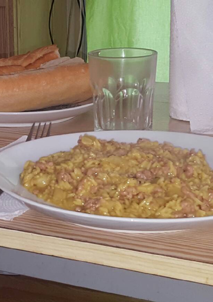 Una foto de Arroz carne picada y cebolla
