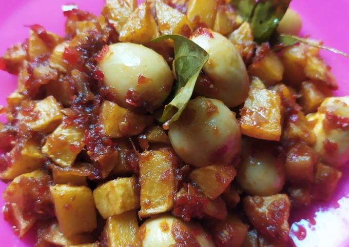 Langkah Mudah untuk Membuat Balado kentang telur puyuh yang Bisa Manjain Lidah