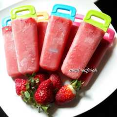 A picture of Popsicles strawberry - es loli.