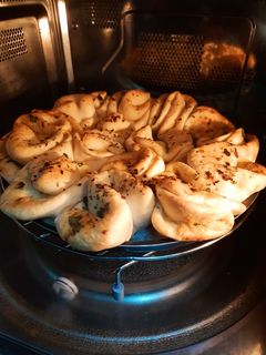 গার্লিক ফ্লাওয়ার ব্রেড (garlic flower bread recipe in Bengali) রেসিপির প্রধান ছবি