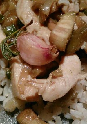 Una foto de Arroz con pollo y berenjenas