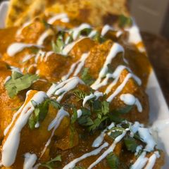 A picture of Butter Chicken/ Garlic Naan.