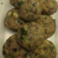 A picture of Bregedel kentang 🥔 daging sapi cincang 🍖.