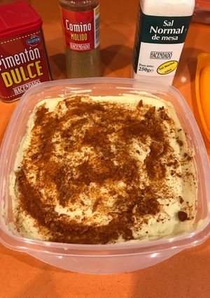 Una foto de Hummus casero 😋