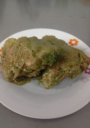 A picture of Chicken in Cilantro Cream Sauce.
