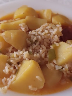 Una foto de Patatas Guisadas con arroz y chorizo
