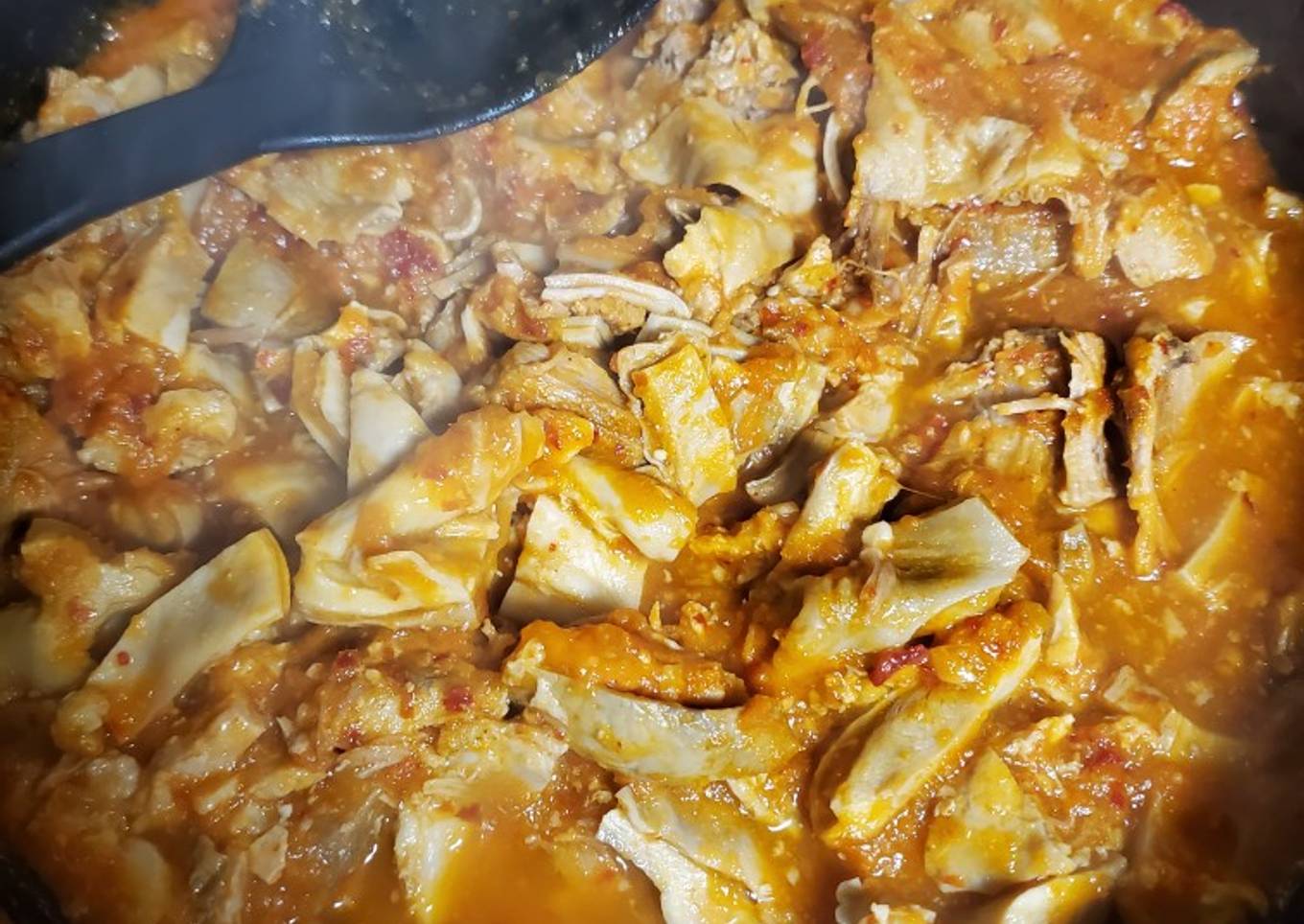 Carnitas en salsa roja