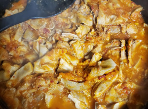 Una foto de Carnitas en salsa roja
