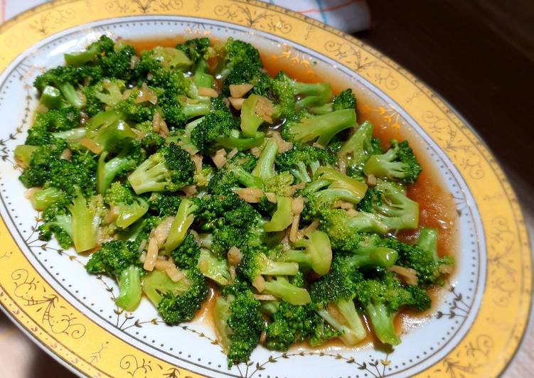 Bagaimana memasak Tumis Brokoli Bawang Putih Lezat