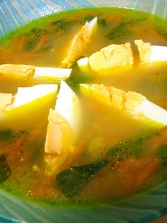 Una foto de Sopa juliana con huevo