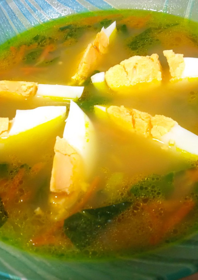 Una foto de Sopa juliana con huevo