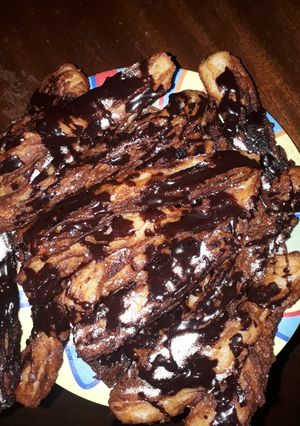 Una foto de Churros caseros c/chocolate (baño o rociado)
