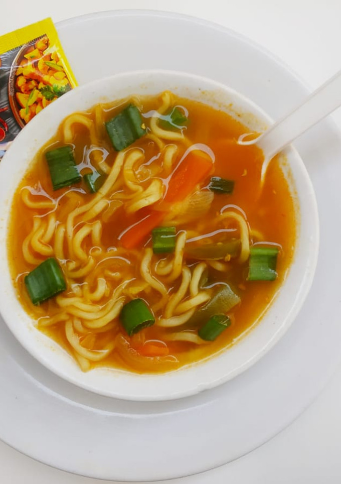 મેગી નૂડલ્સ સૂપ (Maggi Noodles soup recipe in gujarati) રેસીપી મુખ્ય ફોટો