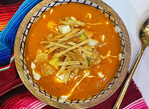 Una foto de Sopa azteca o de tortilla en freidora de aire