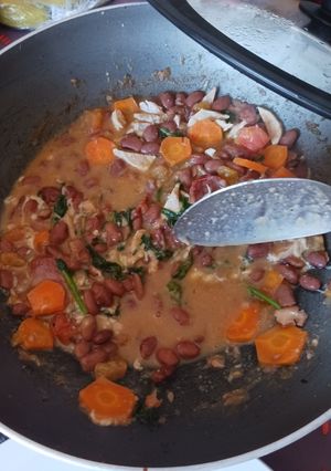 Foto de Wok de Feijão, Peru e Vegetais