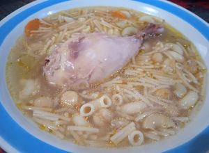 Una foto de Sopa caldosa con pollo