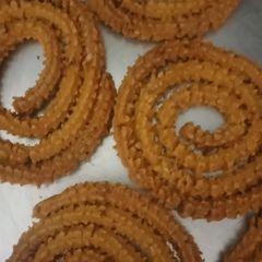 A picture of Baked Chakali.