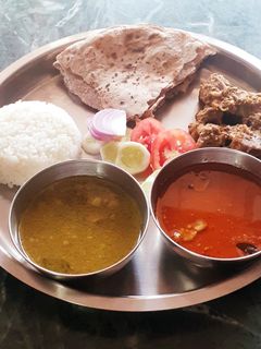 मटण भाकरी (mutton bhakhri recipe in marathi) रेसिपी चे मुख्य फोटो
