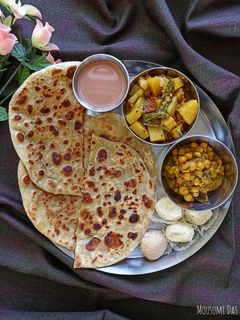 নিরামিষ আলুর পরোটা (niramish aloor paratha recipe in Bengali) রেসিপির প্রধান ছবি