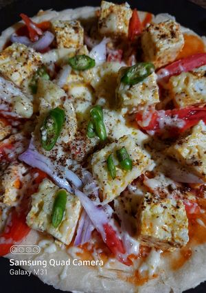 পনির টিক্কা পিজ্জা (paneer tikka pizza recipe in Bengali) রেসিপির প্রধান ছবি