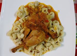 Una foto de Capeletinis con salsa de pollo