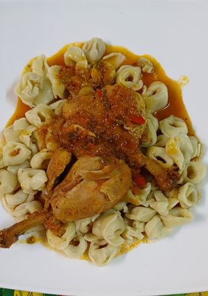Una foto de Capeletinis con salsa de pollo