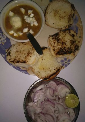 A picture of Pav bhaji.