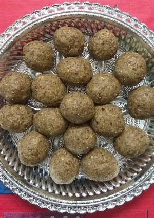 A picture of Flaxseeds laddu.