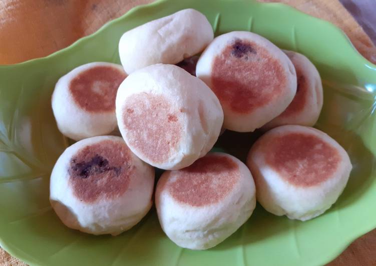 26. Bakpia kacang hijau