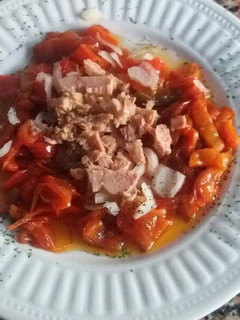 Una foto de Ensalada de pimientos asados
