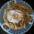 Nido de papas fritas y huevo