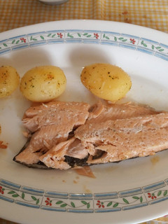 Una foto de Filetes de Truchas y papas cocidas al horno