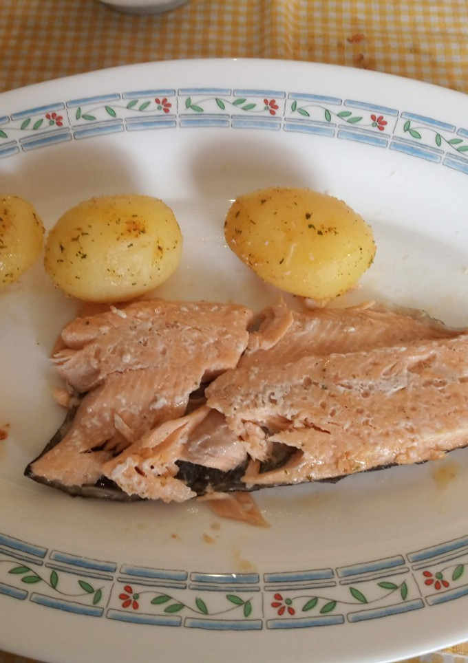 Una foto de Filetes de Truchas y papas cocidas al horno
