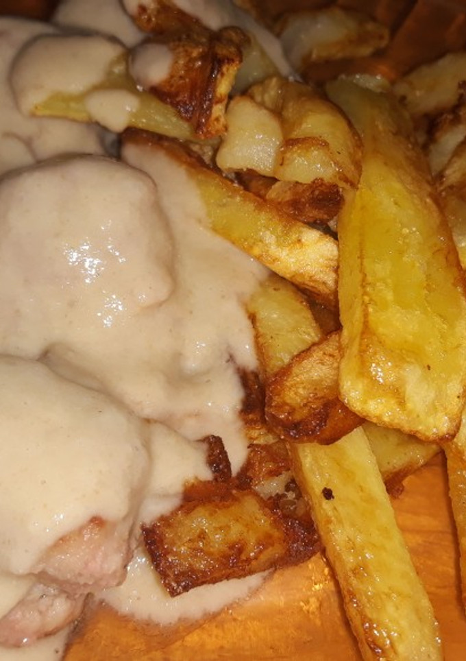 Una foto de Albóndigas caseras con salsa de champiñón y cebolla