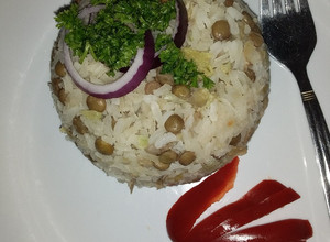 Una foto de Arroz con lentejas