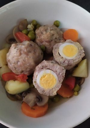 Una foto de Albóndigas rellenas de huevo al horno