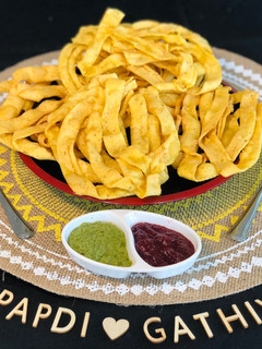 પાપડી ગાંઠીયા (Papdi Gathiya Recipe In Gujarati) રેસીપી મુખ્ય ફોટો