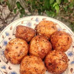 A picture of Cheesey potato balls.
