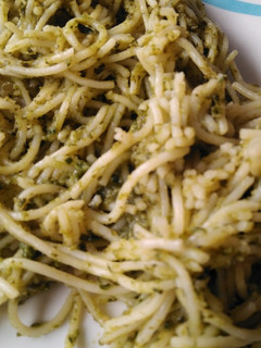 Una foto de Espaguetis con salsa de espinacas
