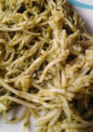Una foto de Espaguetis con salsa de espinacas