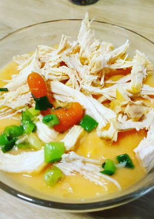 Foto principal de Puré de patata, zahahorias, quesitos y pollo desmechado 🥔🥕🧀🍗🥣