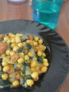 Una foto de Garbanzos con espinacas